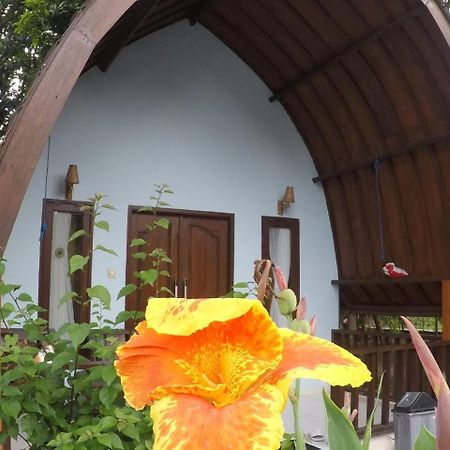 Ina Gili Guesthouse Gili Air Bagian luar foto