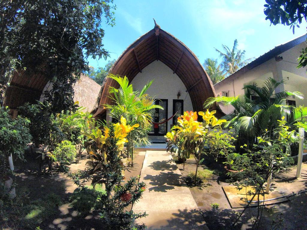 Ina Gili Guesthouse Gili Air Bagian luar foto